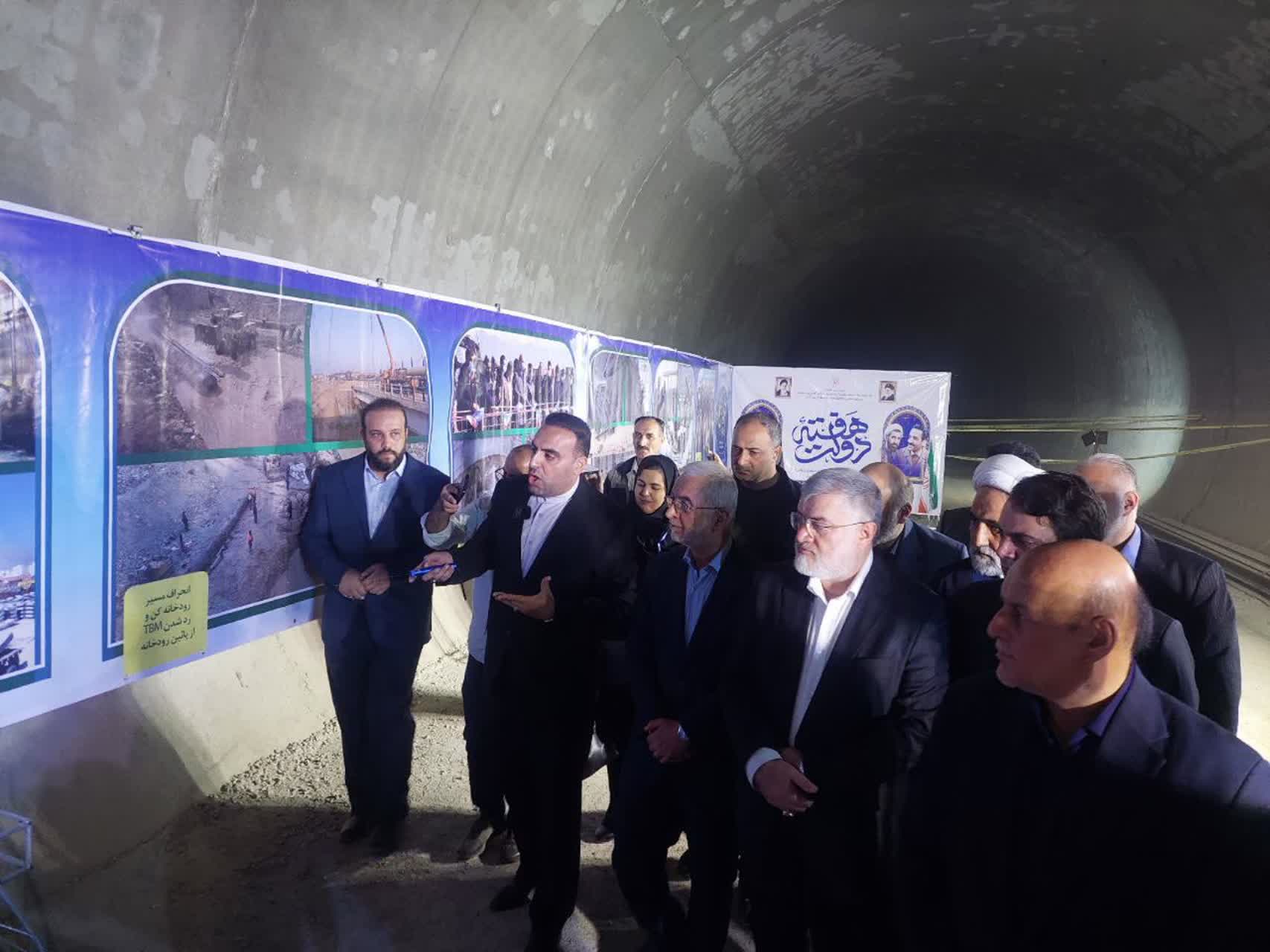 حضور وزیر کشور و استاندار تهران در محل ریل گذاری مترو اسلامشهر