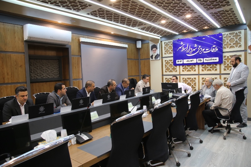 رسیدگی به مشکلات شهروندان در جلسه ملاقات مردمی با شهردار اسلامشهر