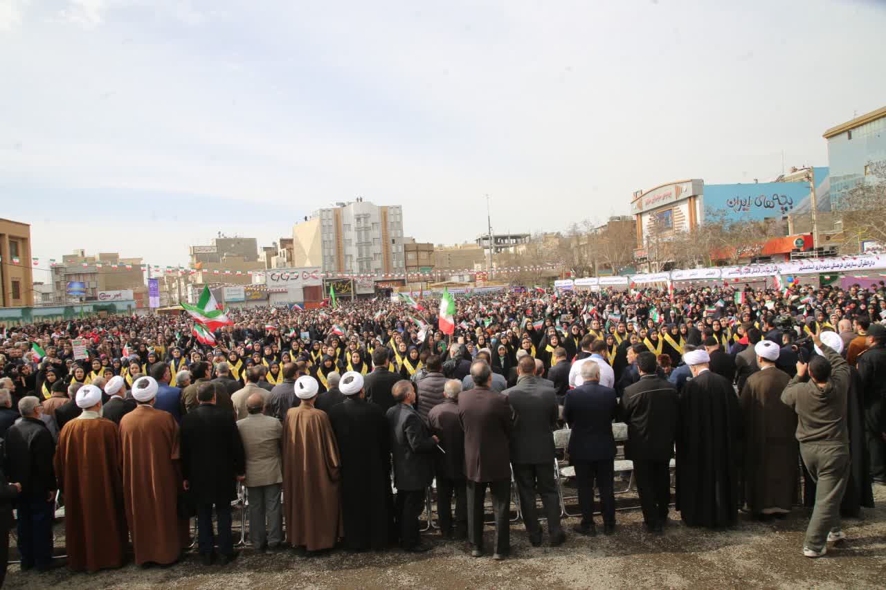 حضور گسترده و پرشور مردم اسلامشهر در جشن انقلاب و راهپیمایی یوم الله 22 بهمن