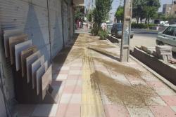 اجرای عملیات هم سطح سازی پیاده روهای خیابان اصلی شهرک قائمیه